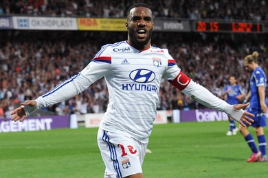 Lyon : Lacazette n'pargne pas Ibrahimovic, le PSG et l'OM !