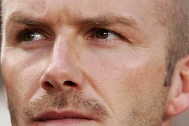 Quand une journaliste italienne palpe l'entrejambe de Beckham...