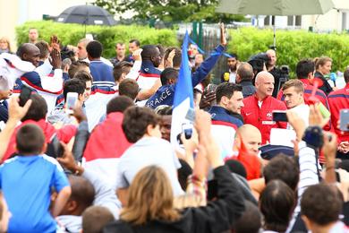 Equipe de France : un dernier bain de foule avec les supporters et puis s'en vont...
