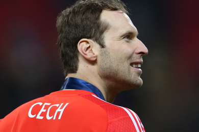 Transfert : Arsenal met le paquet pour Cech, le PSG discute aussi avec Chelsea