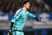 Chelsea : ouvert à un départ, Courtois séduit le Real et le Barça !