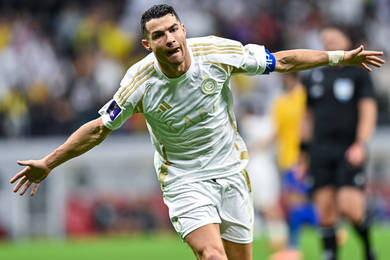 Ronaldo largement en tête, Messi et Benzema dans le top 10... Le classement des sportifs les mieux payés en 2025