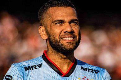 Sao Paulo : Dani Alves explique pourquoi il n'a pas sign au Bara ou  la Juve cet t