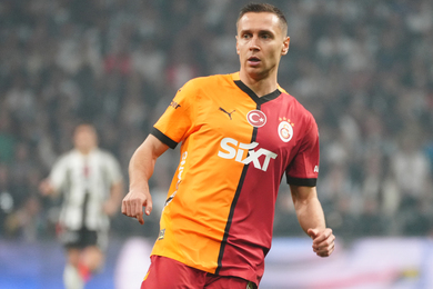 Mercato : le Paris FC tente de chiper Frankowski à Rennes !
