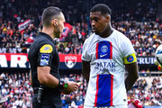 PSG : miraculeusement épargné par l'arbitre, le cas Kimpembe fait débat...