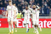 Lyon entrevoit la lumière grâce à un triplé de Lacazette ! - Débrief et NOTES des joueurs (OL 3-0 TFC)