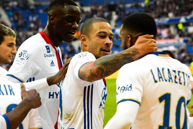 Lyon : les choix de Mourinho, l'avenir de Lacazette, le PSG... Depay se confie