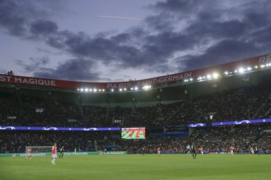 PSG : sous le coup d'une enqute de l'UEFA, les dirigeants parisiens font le mnage en tribunes !