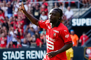Mercato : Doku rejoint Manchester City, un transfert record pour Rennes ! (officiel)