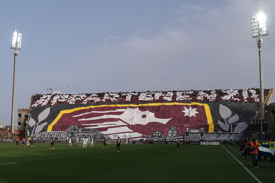 Salernitana : défaite, intoxications, malaises, ambulances à l'aéroport... Sale dimanche pour le club italien !
