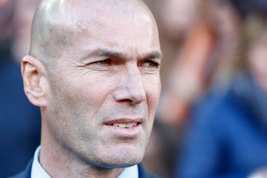 Manchester United : la presse anglaise s'enflamme pour Zidane, l'entourage du Franais calme le jeu