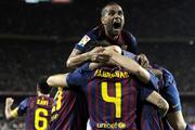 VIDEO : sur un missile  25 mtres le Barcelonais Dani Alves clt le spectacle