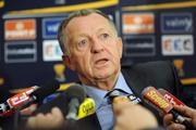 Lyon rate le trne de peu, Aulas rle contre l’arbitrage