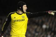 Chelsea : la concurrence Cech-Courtois enchante Mourinho, le Tch�que pr�vient d�j� le Belge