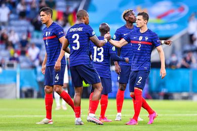 Equipe De France Un Bloc En Beton Arme Football Maxifoot