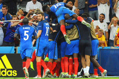 Equipe de France : entre victoire  l'arrache et show, la presse europenne salue la qualif' des Bleus et pense  Pogba...