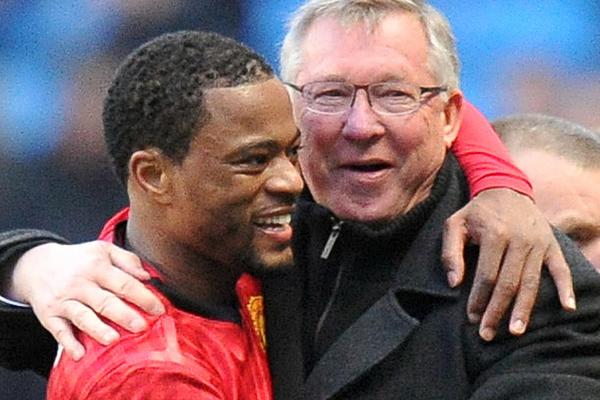 Manchester United : Ferguson, Moyes et les joueurs soutiennent Evra ...