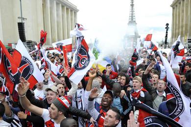 PSG : les Parisiens reoivent leur trophe, mais la fte est gche...