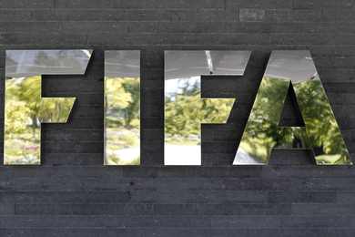 FIFA : Angers et le Paris FC interdits de recrutement !