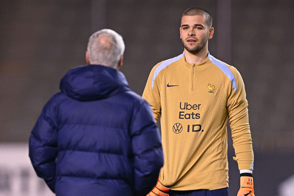 Équipe de France : Deschamps sort du silence pour Chevalier