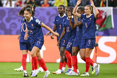 Les Bleues entrevoient les quarts - Dbrief et NOTES des joueuses (France 4-1 Galles)