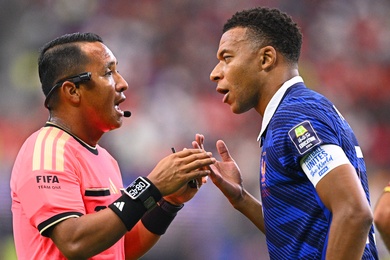 Equipe de France : l'arbitre de la demi-finale r�pond � Deschamps