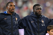 Equipe de France : casse-t�te derri�re ?