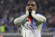 Lyon : Lacazette, un capitaine plong dans le doute...