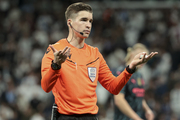 Ligue 1 : "on juge toujours  charge l'arbitrage", les sifflets franais dfendent leur bilan !