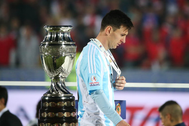 Argentine : dtruit, Lionel Messi envisage un break...