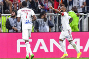 Les 15 infos � savoir sur la journ�e : Lyon � la f�te, le derby pour Milan, le Bar�a poursuit le Real, des cadors frein�s...