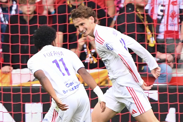 Les 7 infos à savoir sur la journée : le gros coup de l'OL à Lille, Arsenal renverse Newcastle, Brest toujours aussi solide...