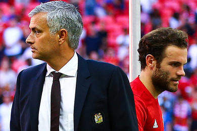 Manchester United : promis  la sortie aprs l'arrive de Mourinho, et si Mata restait ?
