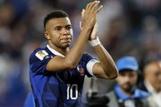 Equipe de France : "l�gende du foot", "temp�te", "monstre"... La presse bluff�e par Mbapp� !