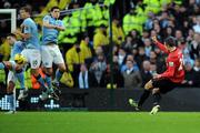 Man City : Nasri accus� de s'�tre cach� sur le coup franc de Van Persie