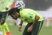 Br�sil : face aux manifestations toujours plus nombreuses, Neymar fait un geste fort...