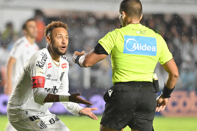 Br�sil : Neymar au coeur d'un imbroglio arbitral