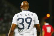 Sondage : Allez, Anelka sur le banc avec Govou