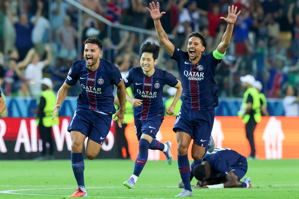 Grâce à une folle remontée, le PSG s'offre la Supercoupe d'Europe ! - Débrief et NOTES des joueurs (PSG 2-2 (4-3 tab) Tottenham)