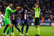 Ligue 1 : l'arbitrage français est-il vraiment à la rue ?
