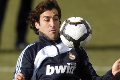 Real : Raul devrait prendre sa retraite et revenir au club !