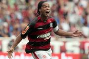 VIDEO : Petit pont suivi d'une passe  l'aveugle, Ronaldinho est dj chaud !