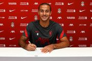 Journal des Transferts : Thiago signe   Liverpool, Higuain change de club, un change  l'tude pour Depay...