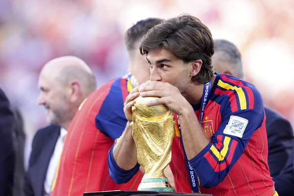 Journal des Transferts : des nouvelles de Ferran Torres, le PSG met la gomme, l'OM fixé pour Kebbal, vente record à Lens...